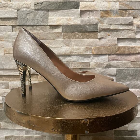 J.Renéé Maressa Heel 7W Pearl Patent Taupe | Metallic Filigree Stiletto NIB Pump - Picture 2 of 14